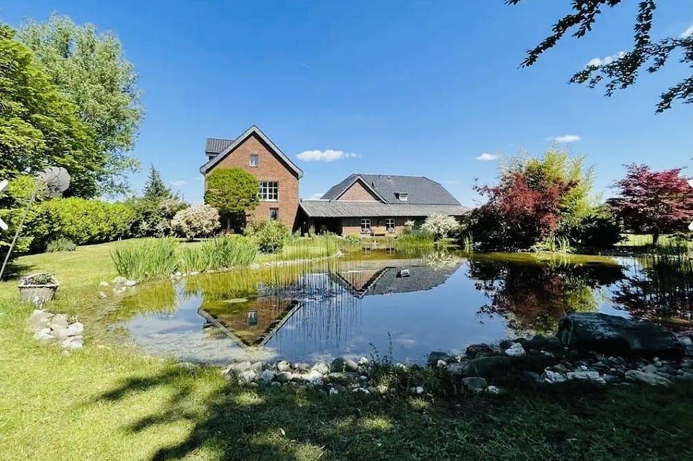 Ganze Wohnung, Furnished apartment with garden use and parking space in Moers, Niederrhein