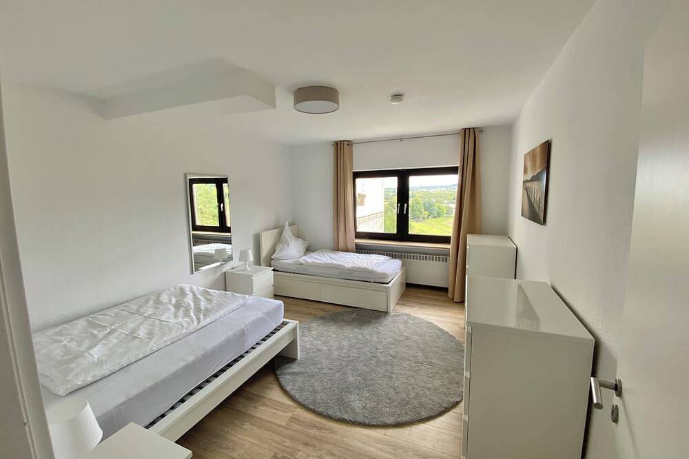 Ganze Wohnung, Große moderne 3 Zimmer Wohnung für Wanderer, Berufspendler und Touristen in Königswinter, Rhein-Sieg-Kreis