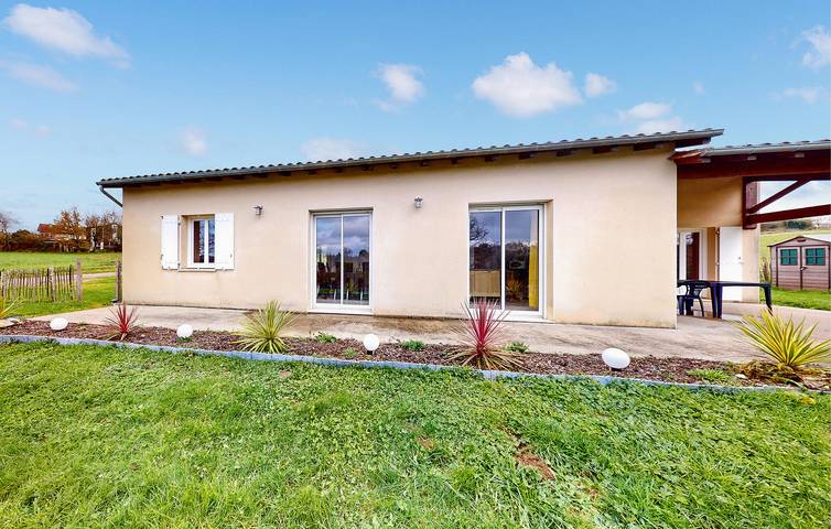 Location de vacances pour 10 personnes, avec terrasse ainsi que jardin et piscine, animaux acceptés à Bussière-Badil