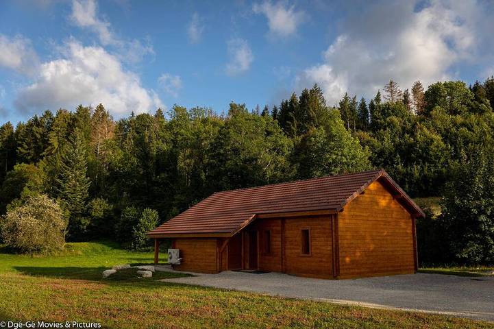 Chalet pour 6 personnes, avec jacuzzi ainsi que jardin et terrasse - 1