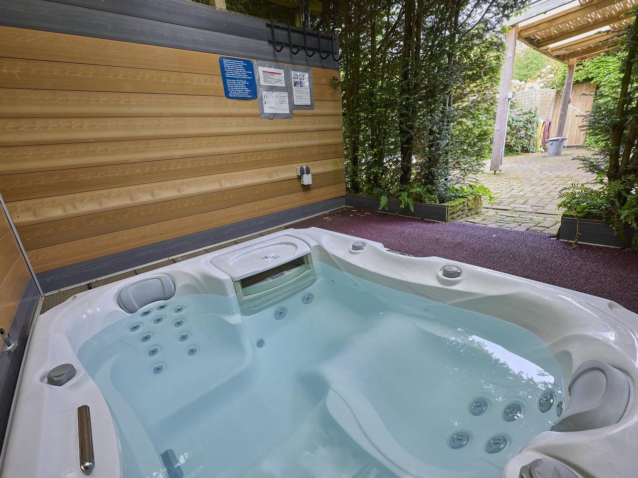 Schönes Ferienhaus - Jacuzzi und großem Garten in Oldenzaal, Twente