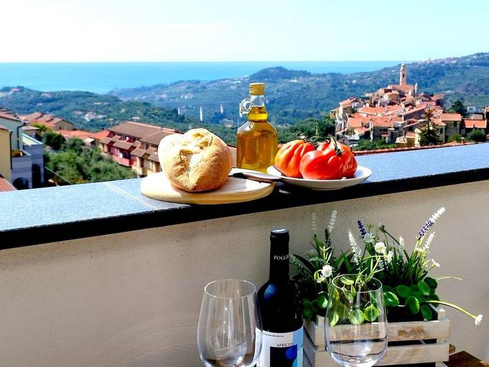Ferienwohnung für 4 Personen, mit Balkon und Terrasse sowie Pool und Ausblick