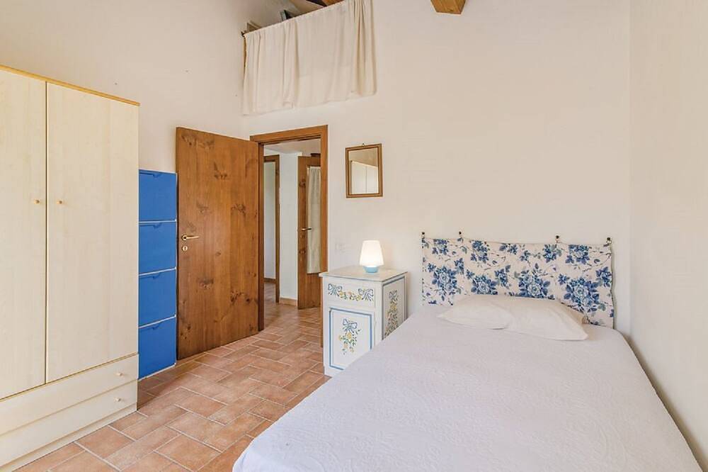 Cosy apartment in villa for 5 guests with Wifi, pool, Tv and panoramic view, close to Urbino in Urbino, Pesaro-Urbino