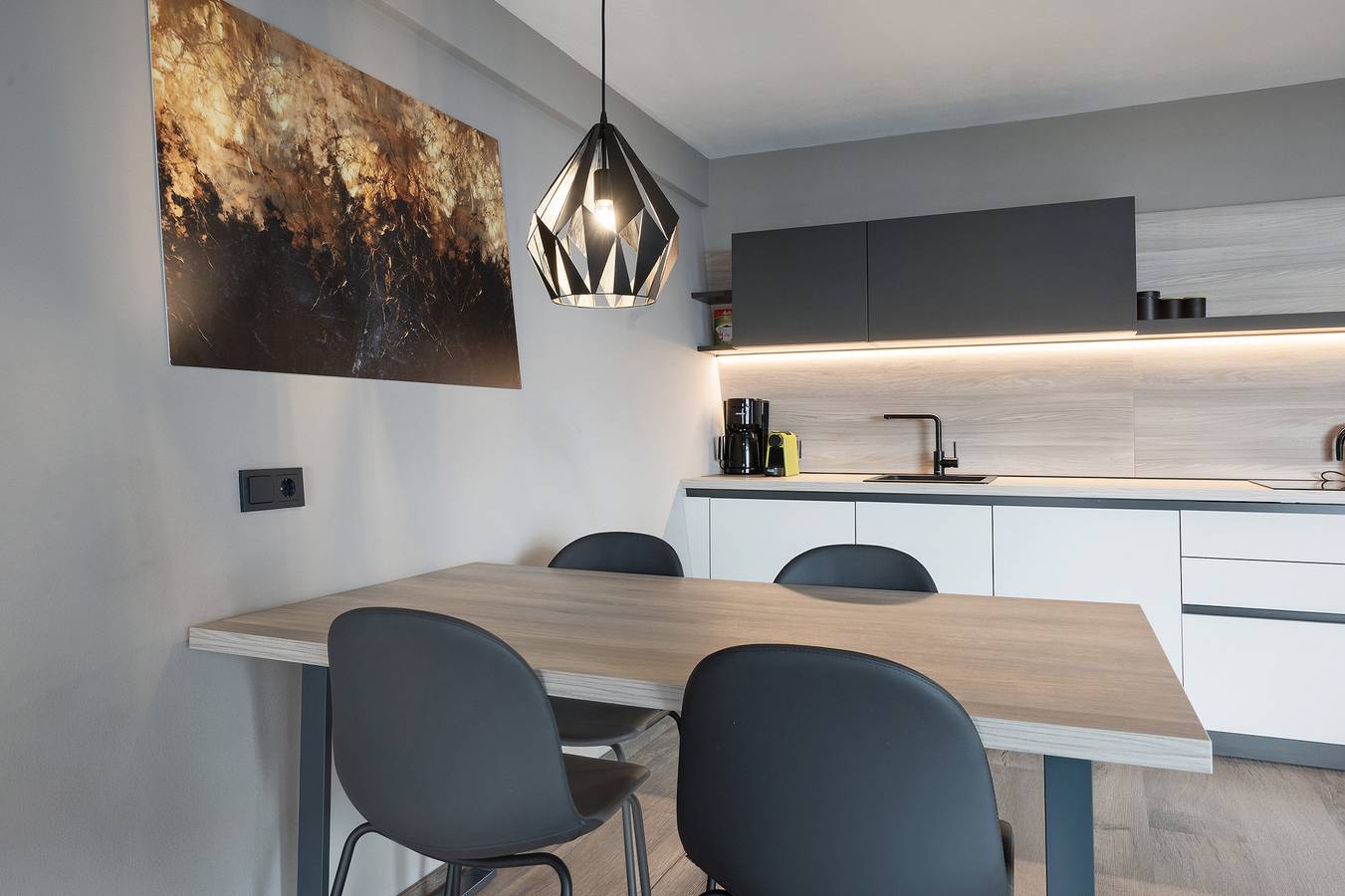 Ganze Wohnung, Ferienwohnung 'Katharina' mit Bergblick, Gemeinschaftspool und Wi-Fi in Marling, Ortleralpen