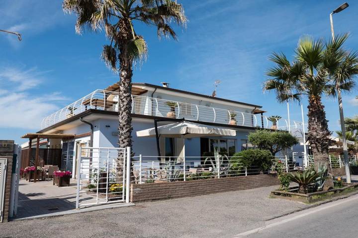 Hotel für 2 Personen, mit Terrasse und Ausblick in Carrara