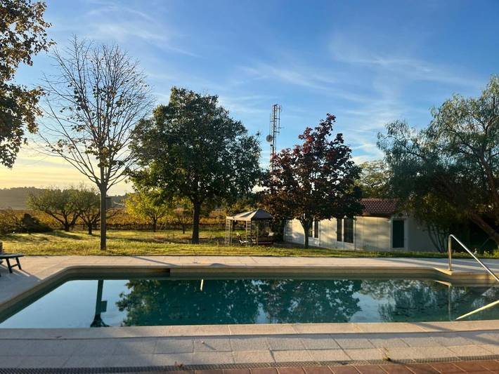 Location de vacances pour 4 personnes, avec piscine ainsi que jardin et vue dans San Martin Sarroca - 2