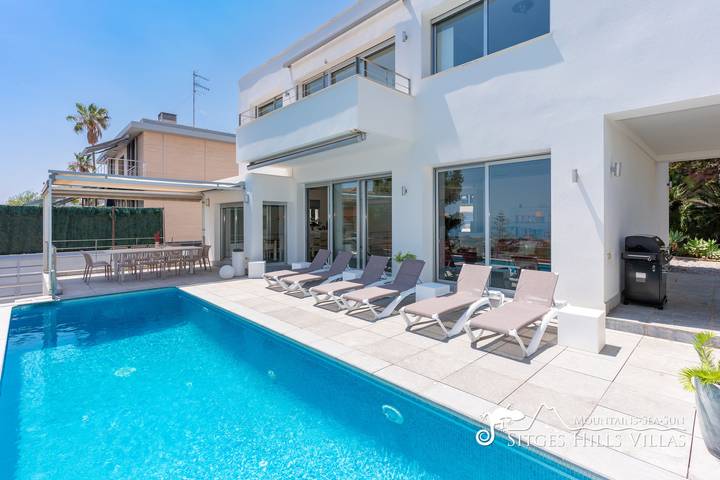 Villa for 12 people, with terrace and garden in Sitges