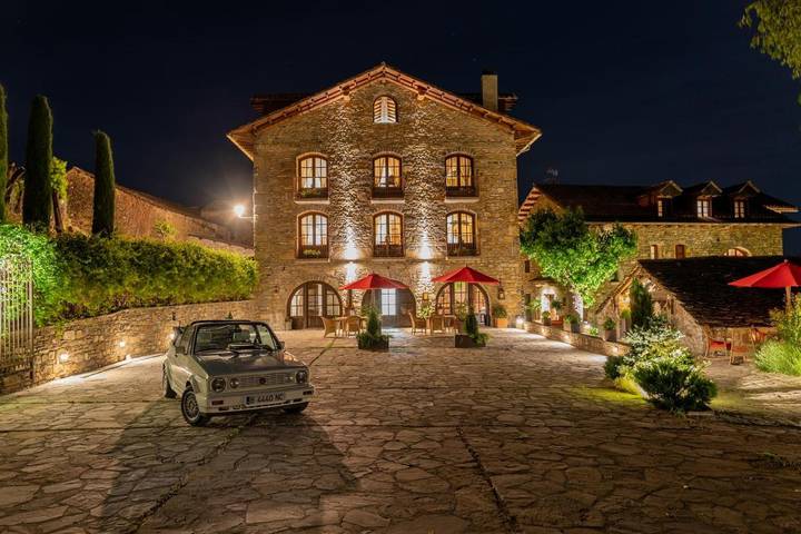 Gîte pour 4 personnes, avec Balcon et Jacuzzi ainsi que Terrasse et Jardin à Aínsa
