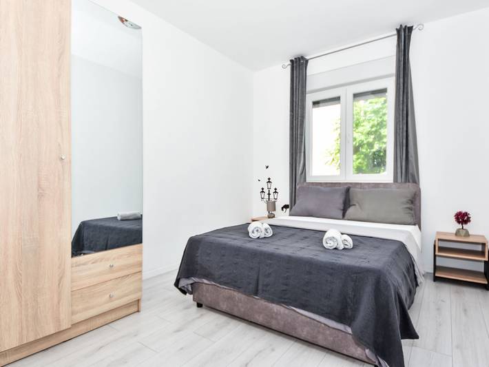 Ferienhaus für 8 Personen, mit Terrasse und Garten in Vrsi - 4