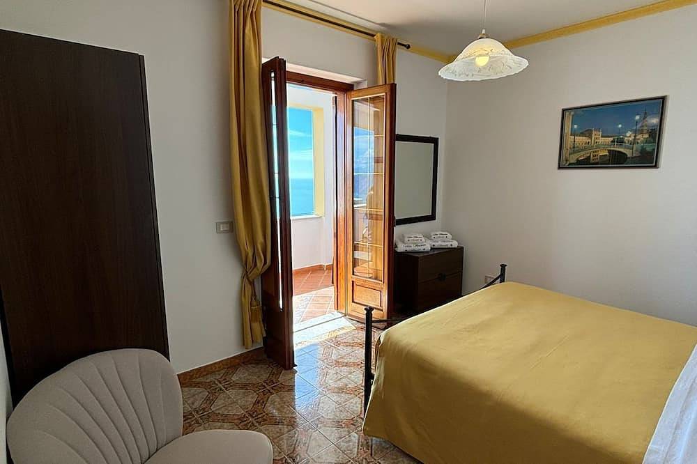 Apartment in a villa with breathtaking views of Amalfi and the sea in Tovere, Amalfikust
