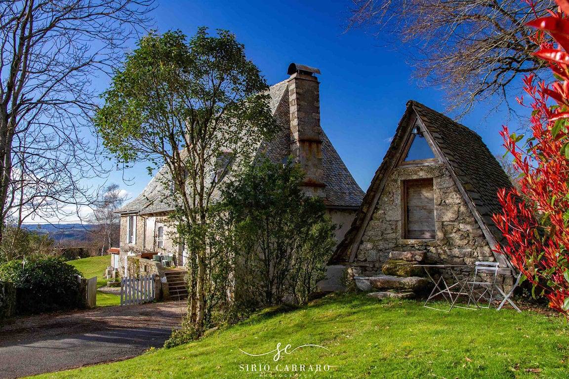 Cantal Insolite - Le Séchoir à Châtaignes - Chambre du peintre avec terrasse - Rez-de-jardin in Marcolès, Région d'Aurillac