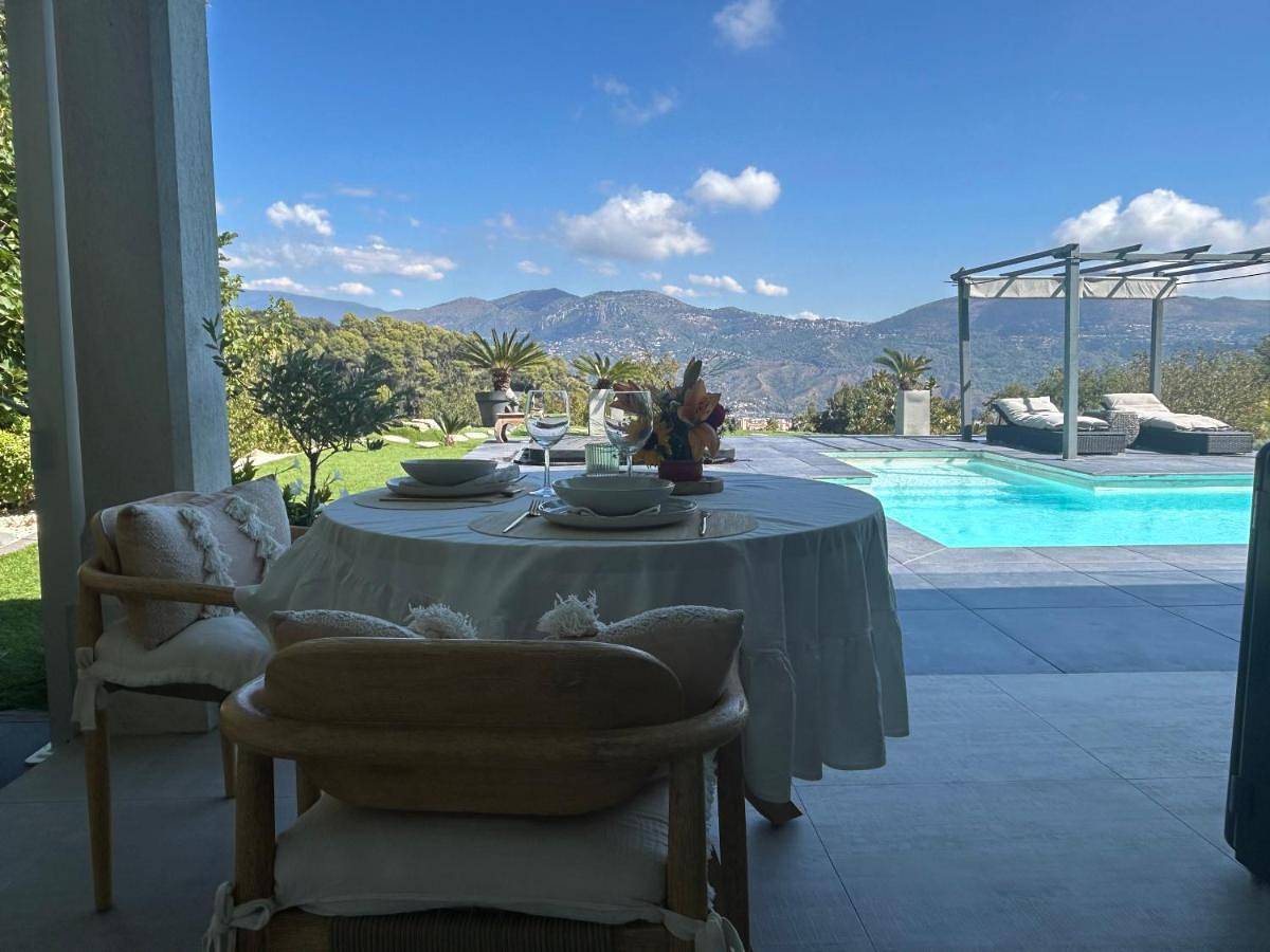Appartement de vacances entier, Suite 20m2 Dans Villa Piscine Jacuzzi in Gattières, Côte méditerranéenne (France)
