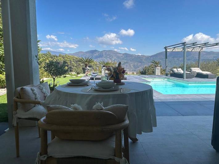 Gîte pour 2 personnes, avec jardin ainsi que piscine et vue, animaux acceptés à Gattières - 2