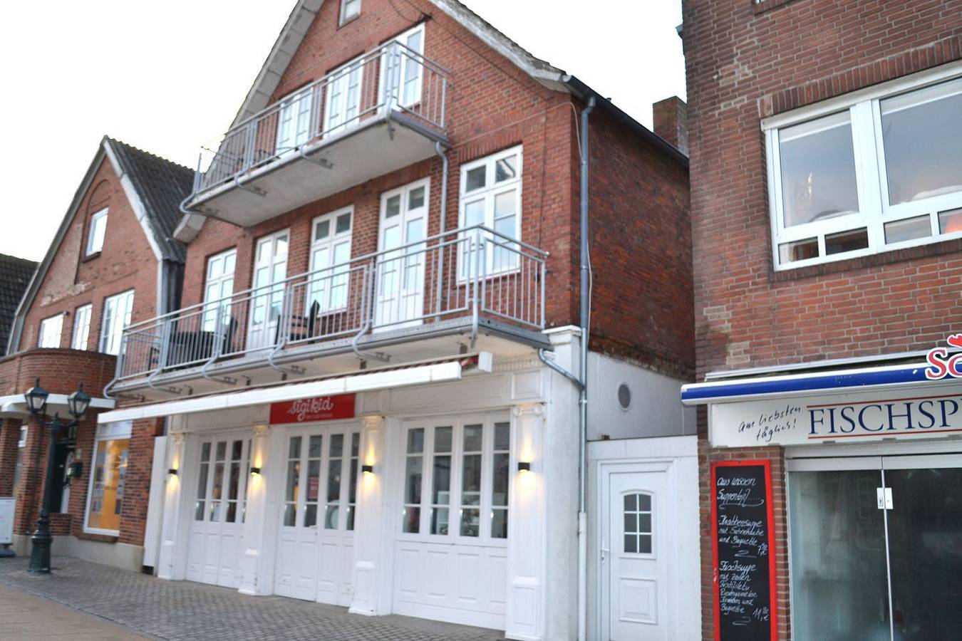 Ganze Wohnung, Ferienwohnung  im Stadtzentrum mit  Balkon direkt am Strand. Für bis zu 5 Personen. in Wyk auf Föhr (Stadt), Wyk auf Föhr