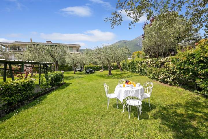 Appartamento per 8 persone, con Piscina per bambini e Vista lago a Toscolano-Maderno