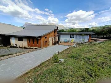 Location de vacances pour 10 personnes, avec terrasse et vue à Saint-Vincent-les-Forts