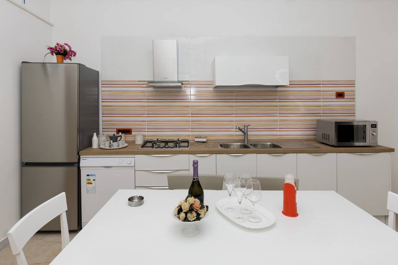 Ganze Wohnung, Apartment „Sorrento Center Luxury 2“ mit Gemeinschaftsgarten, Wlan und Klimaanlage in Sorrent, Neapel Provinz