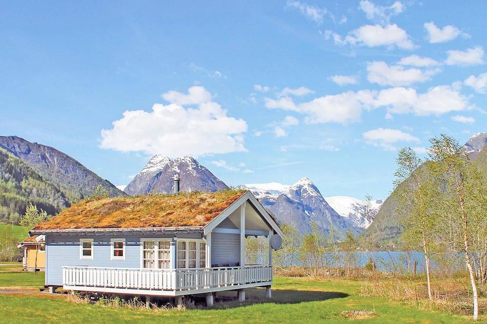 Lovely home in Fjærland in Sogndal