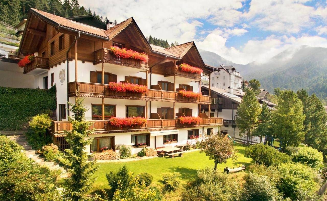 Garni Alba Bed & Breakfast in St. Ulrich in Gröden, Dolomiti Superski
