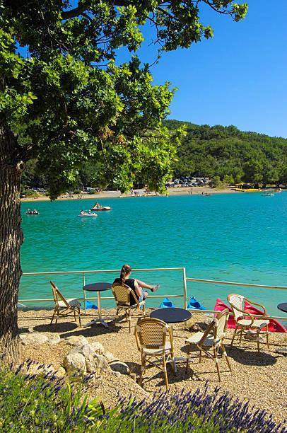 Bungalow pour 4 personnes, avec vue et piscine ainsi que terrasse et jardin dans les Gorges du Verdon