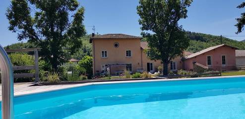 Gîte pour 4 personnes, avec piscine et jardin dans Rhône