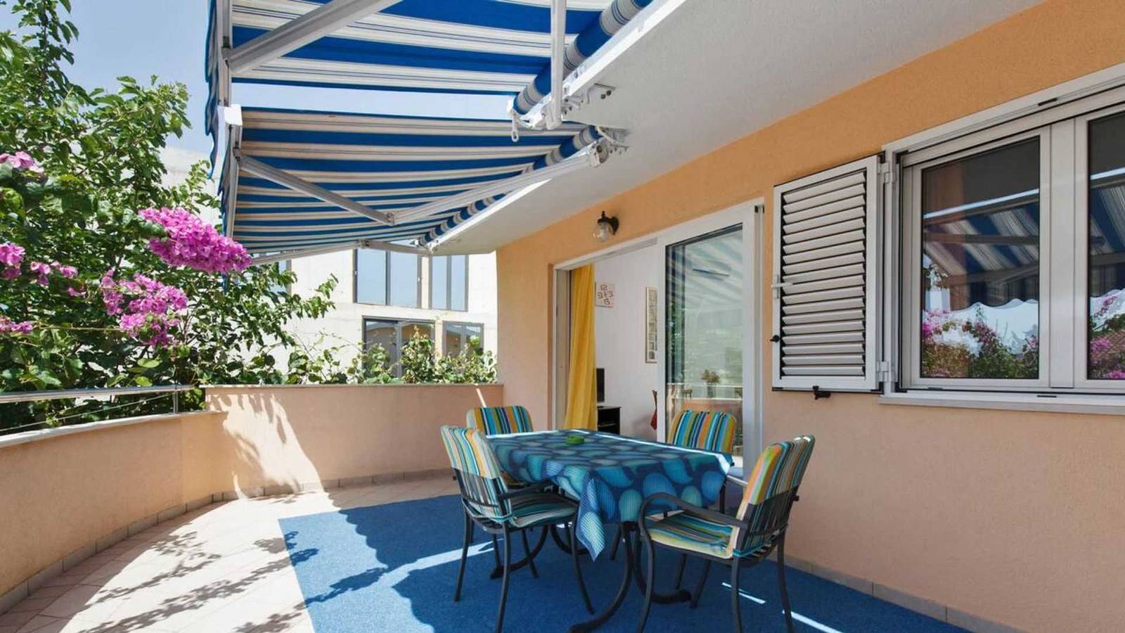 Ganze Wohnung, Sonnige Wohnung mit großem Balkon in Strandnähe in Kastel Stafilic, Kaštela