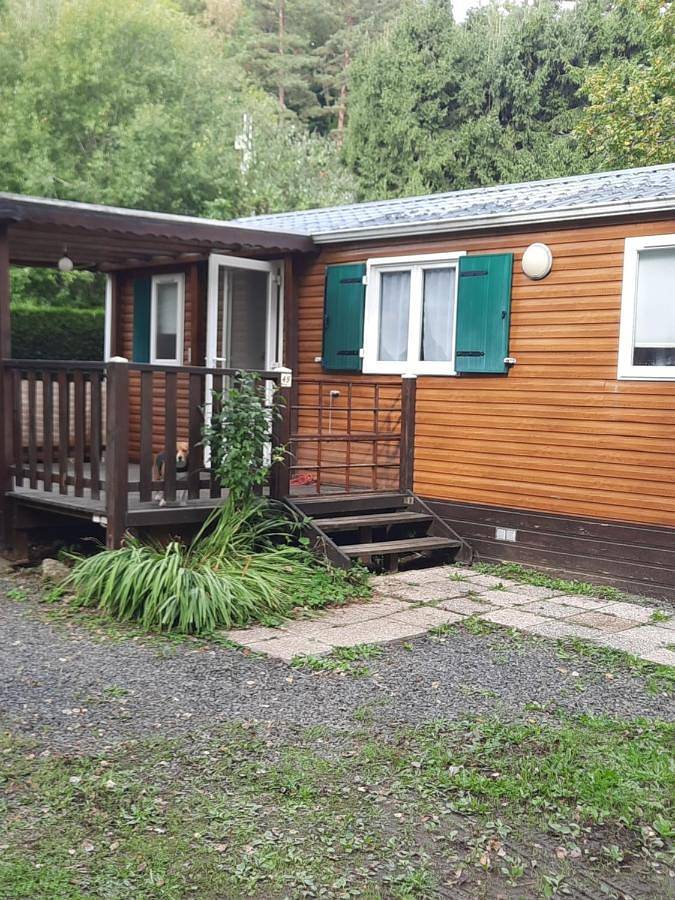 Camping pour 6 personnes, avec jacuzzi et terrasse ainsi que sauna et piscine