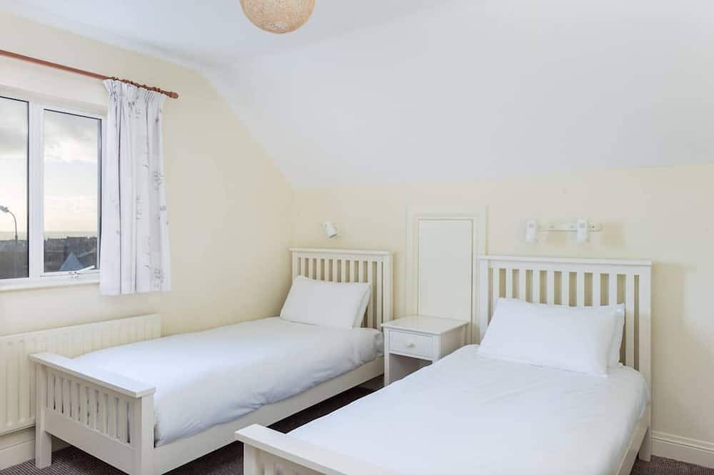 Fairways 20 (10 min walk to Lahinch beach), Short walk to Lahinch, with great views! in Lahinch, County Clare