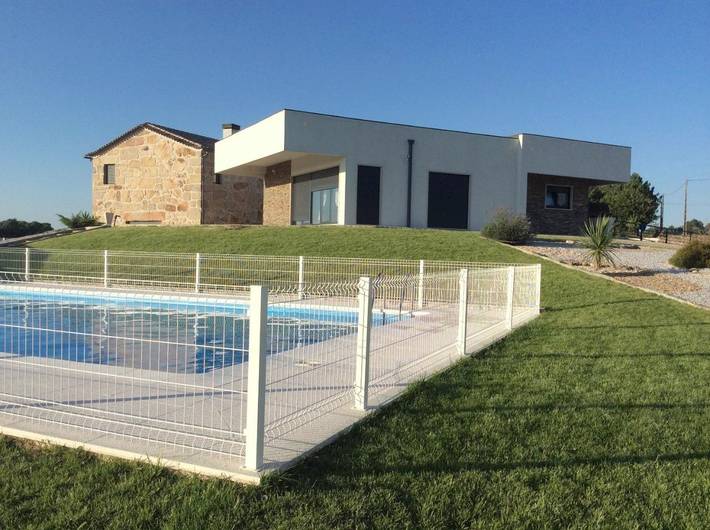 Casa rural para 23 pessoas, com piscina e jardim em Seia
