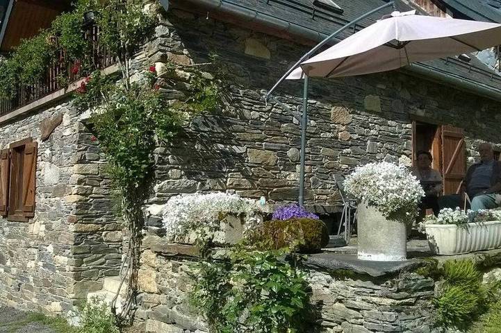 Gîte pour 6 personnes, avec jardin dans Cirès