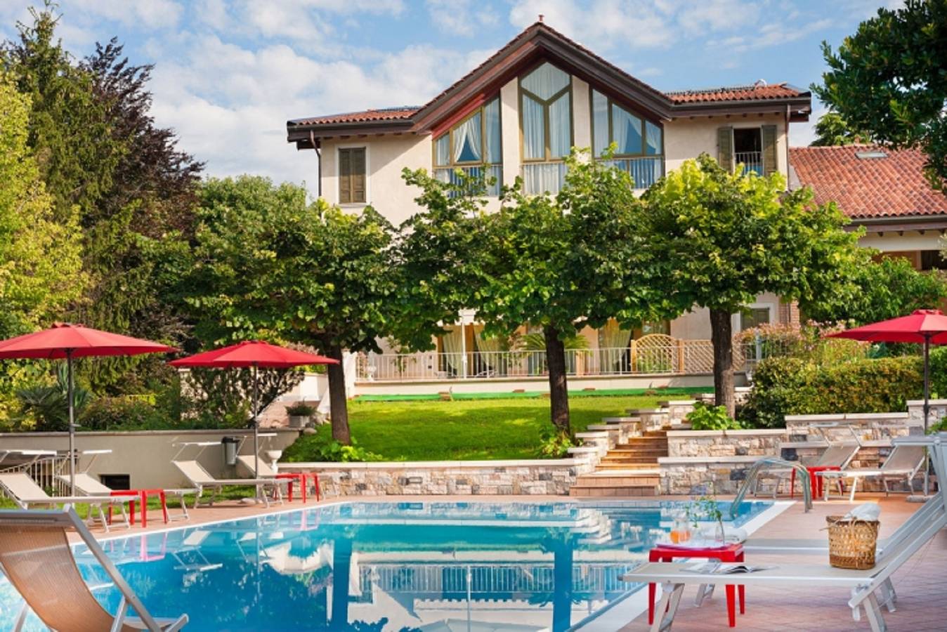 Ganze Wohnung, Apartment 'Oleadei - Eolo' mit Bergblick, Wlan und Klimaanlage in San Felice del Benaco, Gardasee-Berge