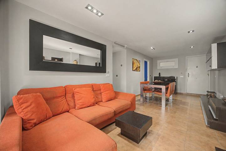 Apartamento entero, Apartamento 'Con Terraza' con Piscina Compartida, Wi-Fi y Aire Acondicionado in Playa de Los Lances, Tarifa
