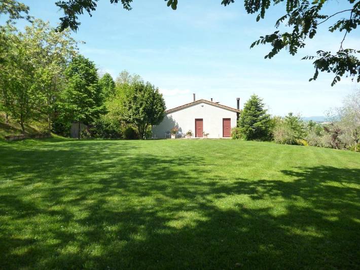 Agriturismo per 2 persone, con Giardino e Panorama a Tolentino