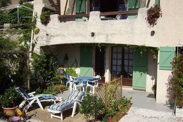 Gîte pour 4 personnes, avec jardin et terrasse dans Plage Font Brun Carqueiranne