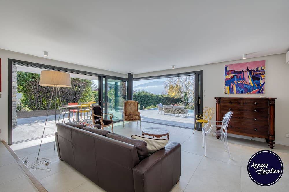 Villa Luminosa – Piscine et Vue sur le Lac in Veyrier-du-Lac, Annecy region