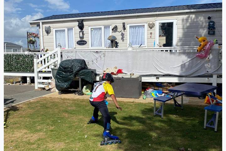 Holiday rental for 8 people, with Balcony and Terrace as well as Garden and Pool in England