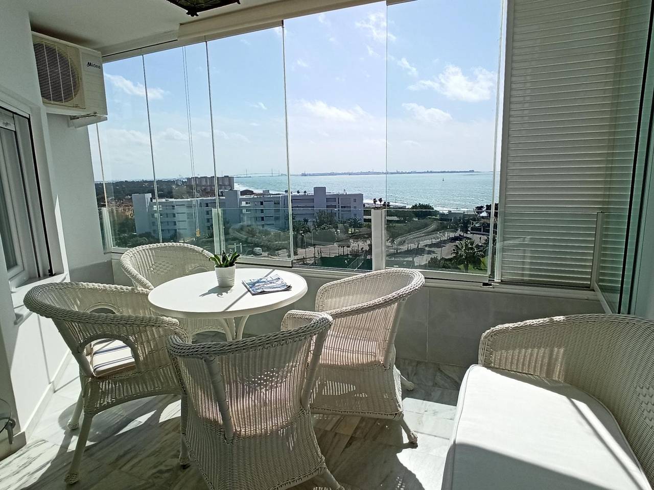 Ganze Ferienwohnung, Atemberaubende Aussicht auf das Meer, 300 m zum Strand in Playa De Las Redes, El Puerto de Santa María