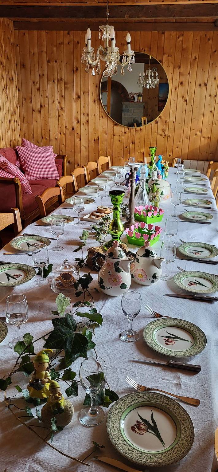 Gîte pour 19 personnes, avec terrasse et sauna ainsi que jardin et jacuzzi, animaux acceptés en Franche-Comté - 2