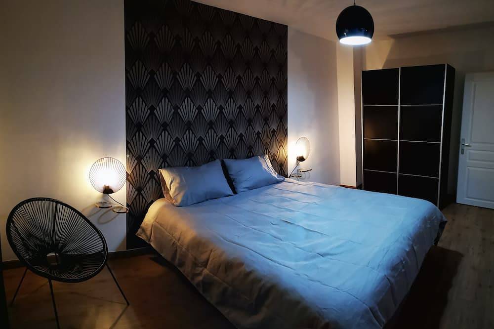 Entire apartment, 2 rooms apartment 18 minutes from the Palace of Versailles in Le Port-Marly, Yvelines