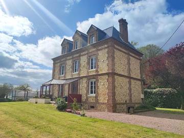 Gîte pour 13 personnes, avec vue ainsi que piscine et jardin à Quetteville