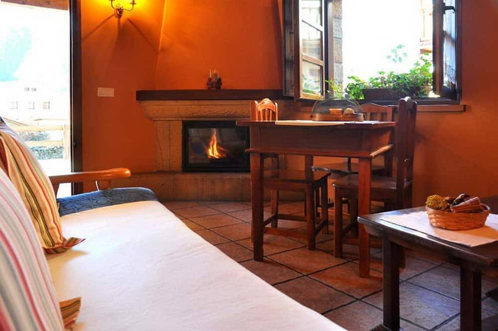 Entire apartment, Rustic style apartment with terrace for 4 people in Pesaguero, Cordillera Cantábrica