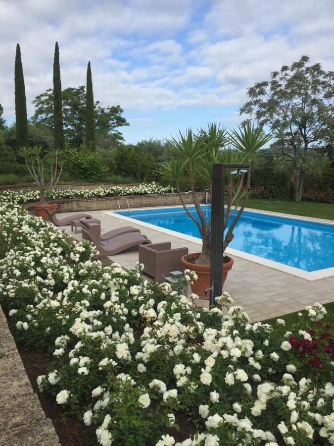 Agriturismo per 4 persone, con Terrazza e Giardino nonché Piscina per bambini e Piscina a Civitanova Marche