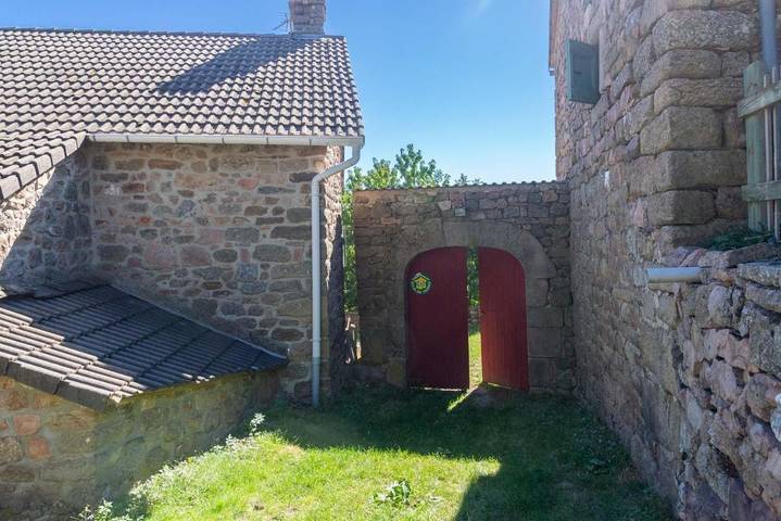 Location de vacances pour 2 personnes, avec jardin à Pied-de-Borne - 3