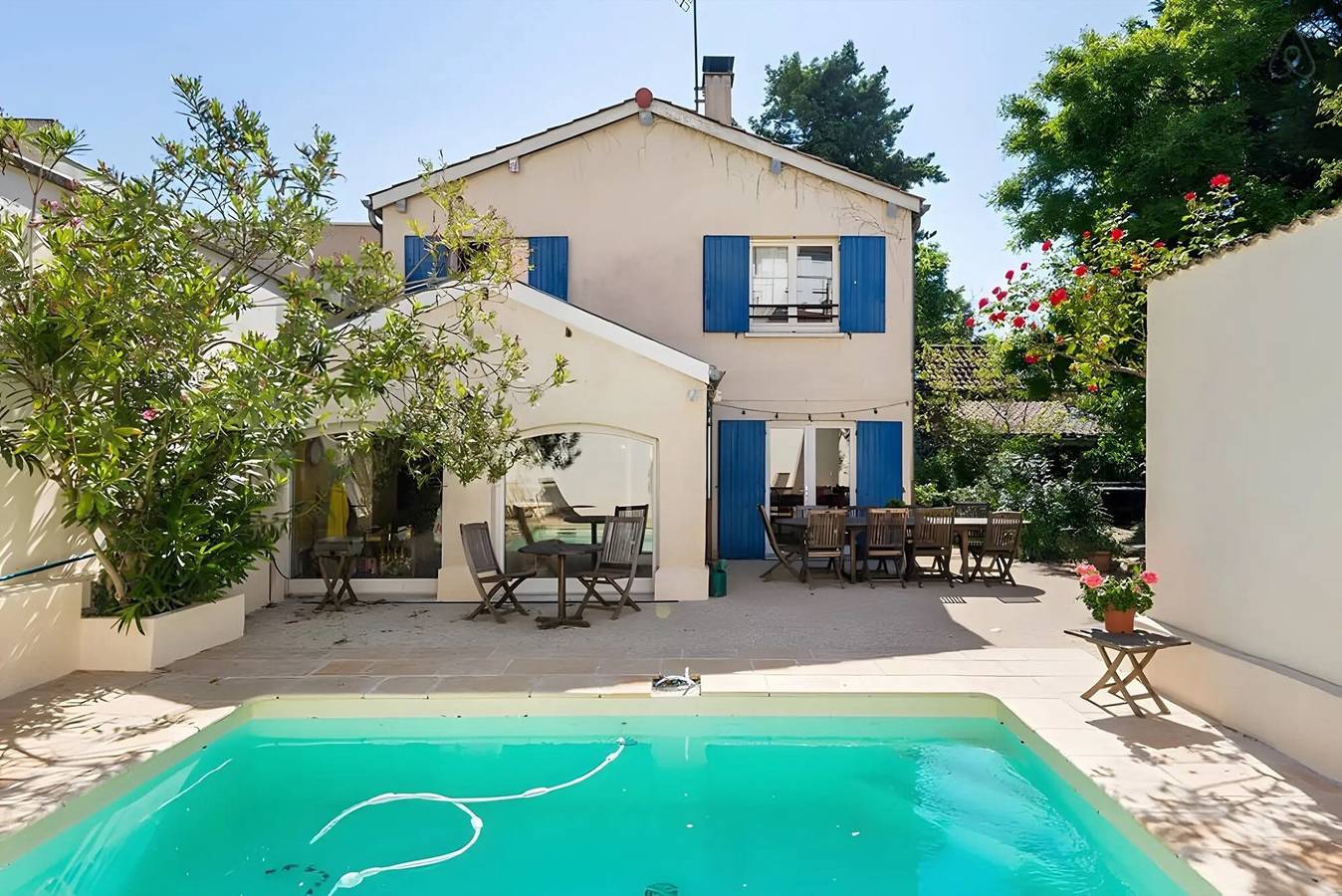Camera “Le Camélia” con piscina condivisa e Wi-Fi in Lione, Lione e dintorni