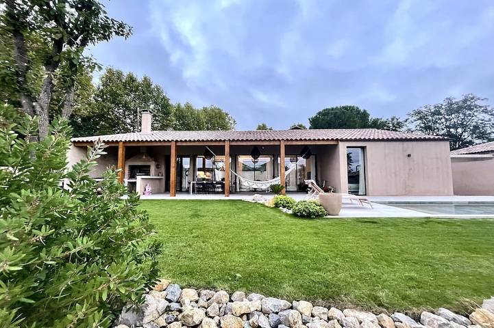 Location de vacances pour 6 personnes, avec jardin à Caux