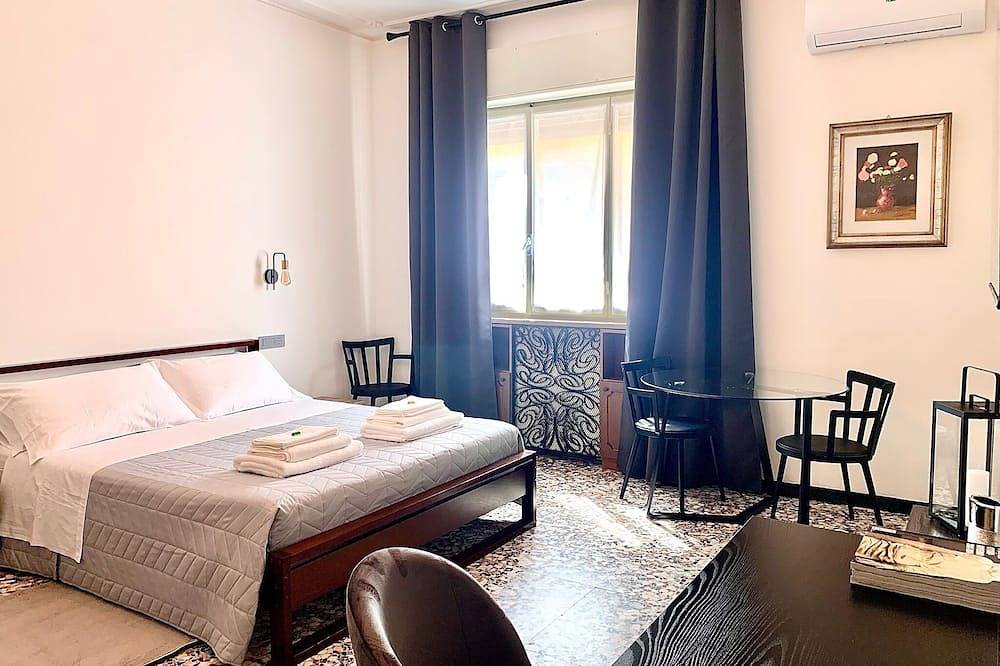 Appartement entier, Studio-Appartement-Salle de bain privée-Vue sur Rue in Plaisance (Italie), Province de Plaisance