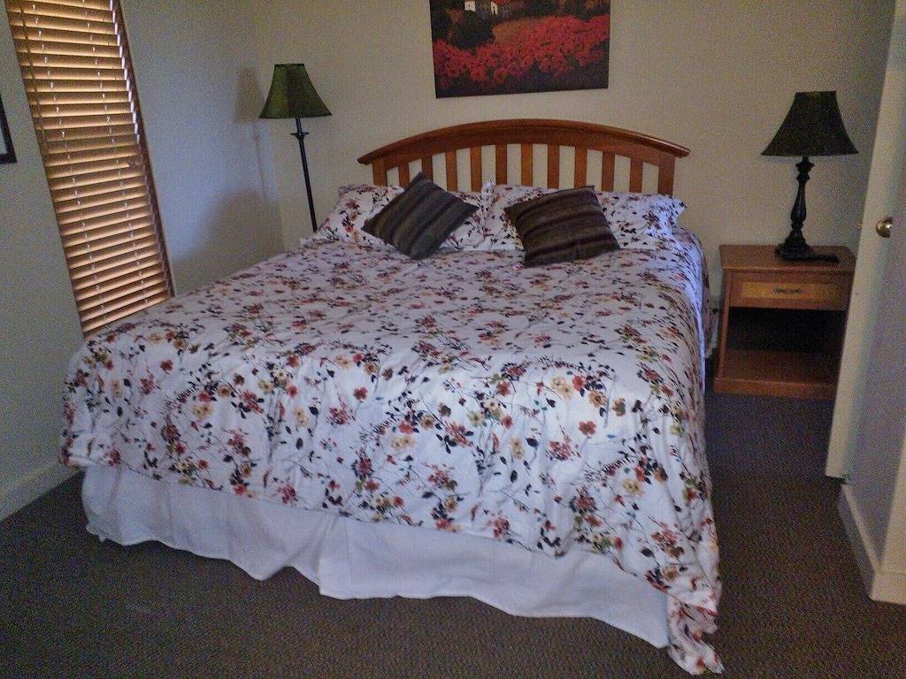 Ganze Wohnung, Over the trees view of a little bit of Heaven, from your comfy Condo. in Mt. Bachelor