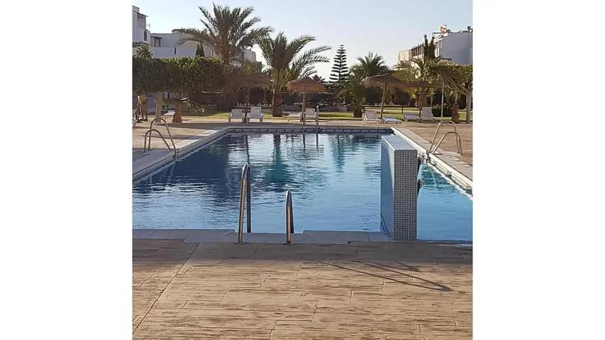Ferienwohnung für 6 Personen, mit Terrasse und Garten sowie Pool