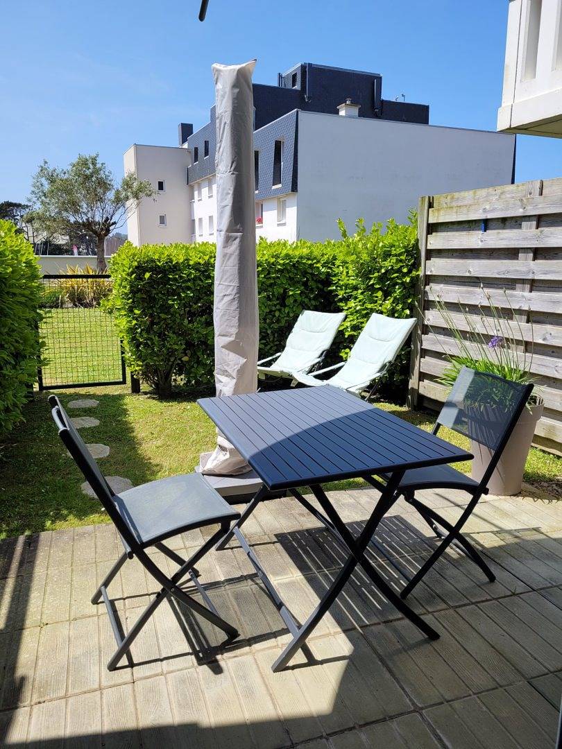 Appartement entier, ‼️Joli T2 plage 50 m, jardinet terrasse privés, fibre, lit fait‼️ in Fréhel, Région de Dinan