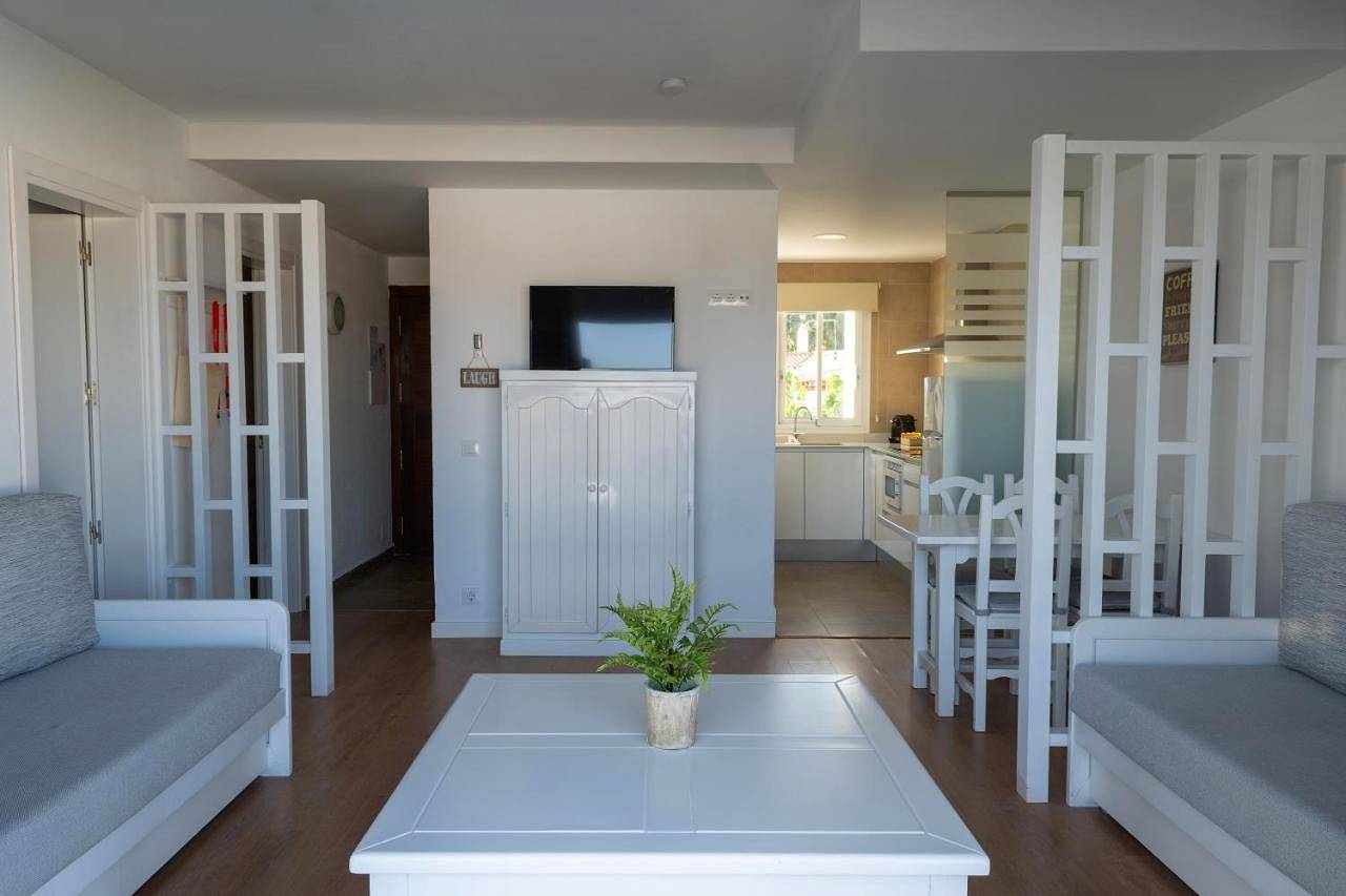 Apartamentos Los Naranjos in S'Algar, Sant Lluís